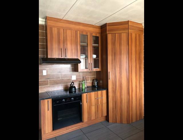 5 BEDROOM HOUSE FOR SALE IN RHODESFIELD